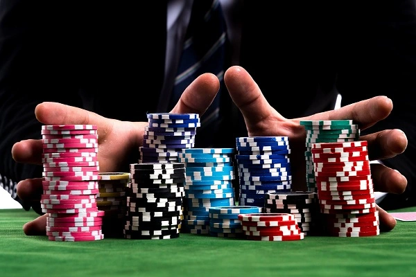 Bạn có thể tham gia vào game Mini Poker tại CF68 khi có tài khoản đăng nhập trực tuyến