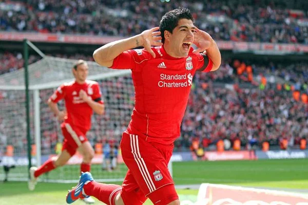 Suarez với lối chơi tinh quái - góp mặt trong đội hình xuất sắc nhất Liverpool