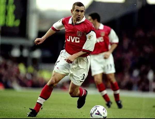 Nigel Winterburn là một trong những hậu vệ cánh xuất sắc nhất Xứ sở sương mù