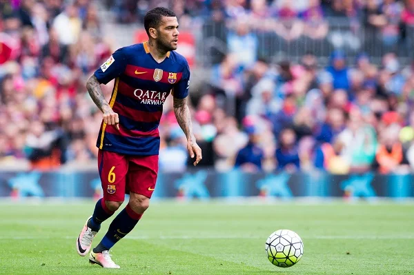 Dani Alves được giới chuyên môn đánh giá là hậu vệ xuất sắc nhất mọi thời đại