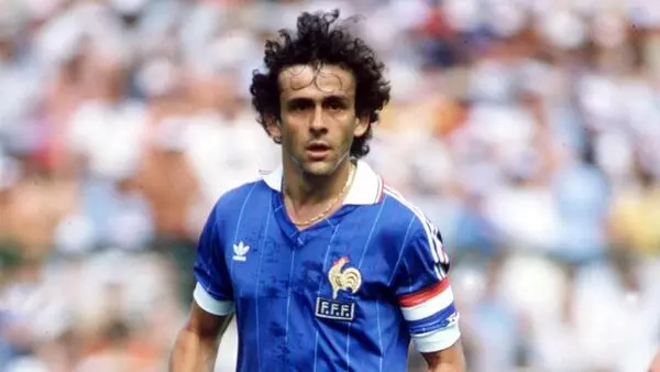 Michel Platini đạt được quả bóng vàng 1983, 1984, 1985