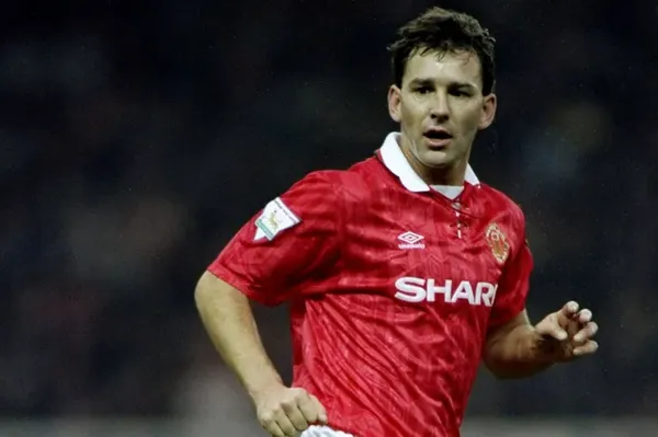 Top 10 tiền vệ hay nhất Manchester United: Bryan Robson