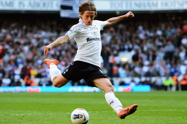 Tiền vệ Modric