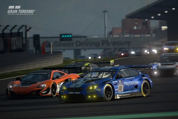 Gran Turismo Sport (GT Sport) cung cấp một trải nghiệm đua xe chân thực